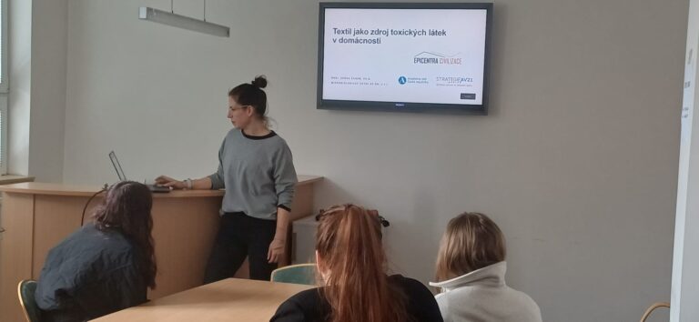 PFAS v textilu i hygieně